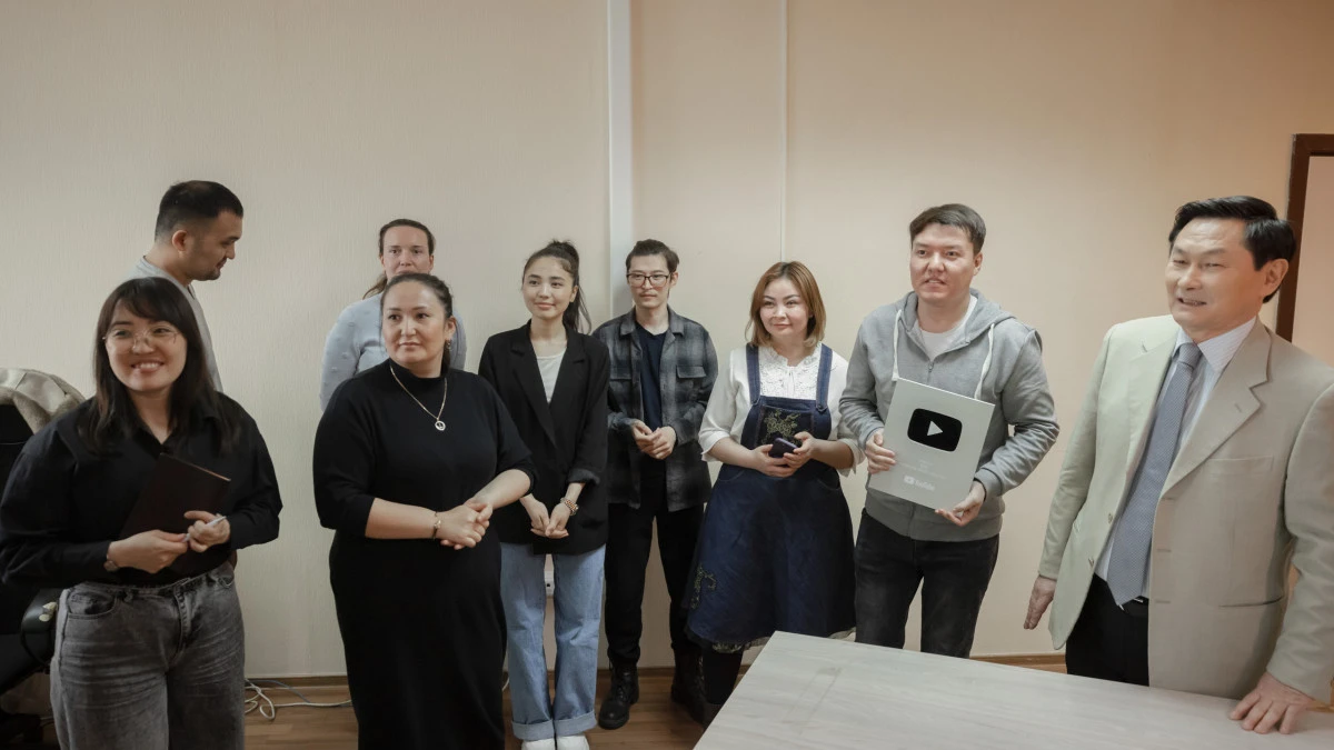 YouTube желісіндегі El.kz арнасы «күміс батырмаға» ие болды
