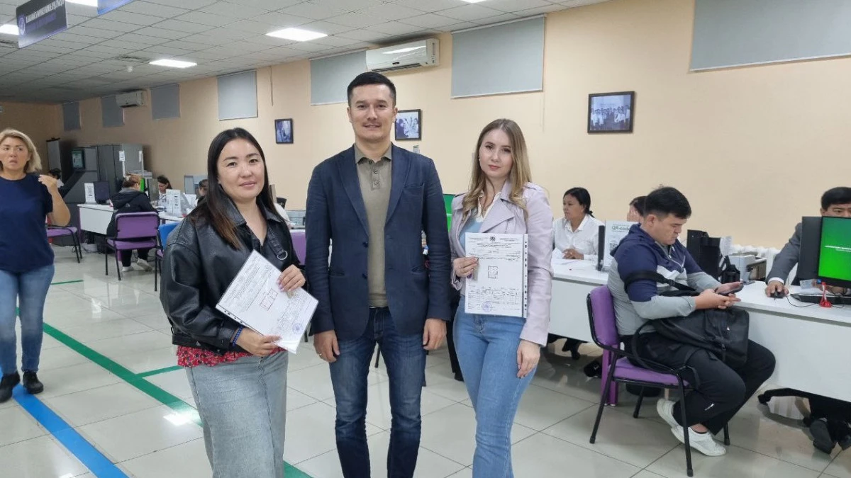 «Qazcontent» АҚ қызметкерлеріне пәтер кілті табысталды